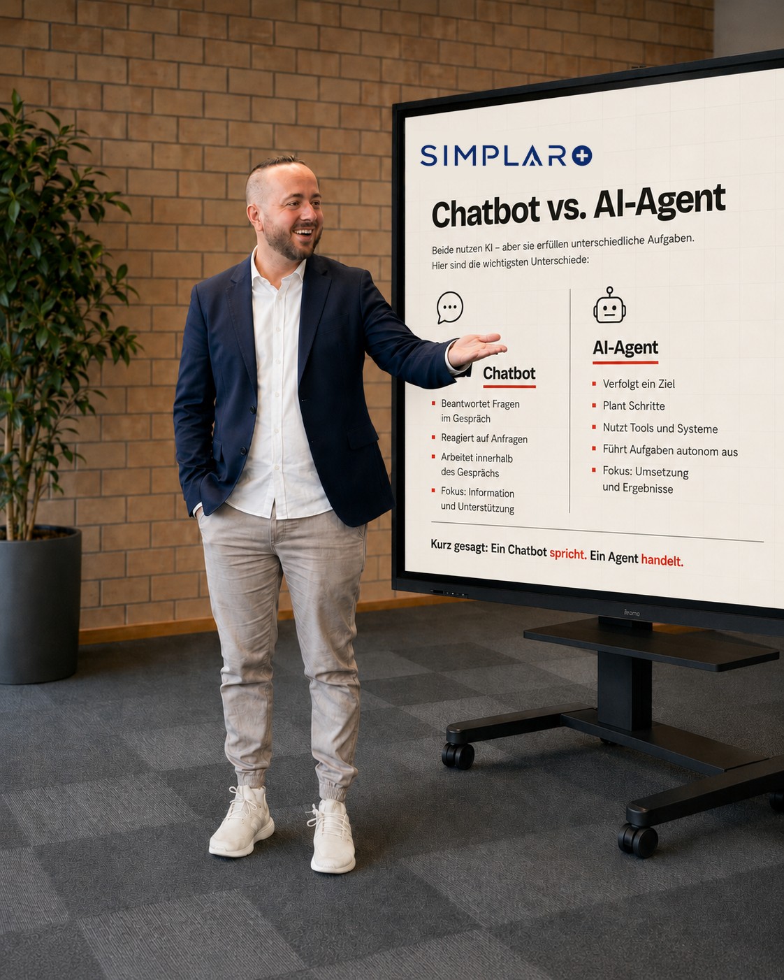 Philip Krieger schult ein Team — Chatbot vs. KI-Agent, verständlich erklärt